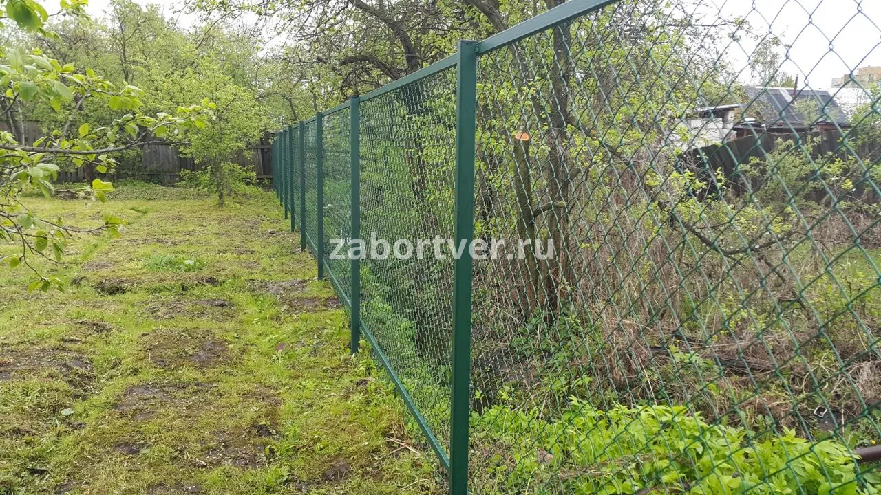 Фото забора из сетки рабица RAL6005